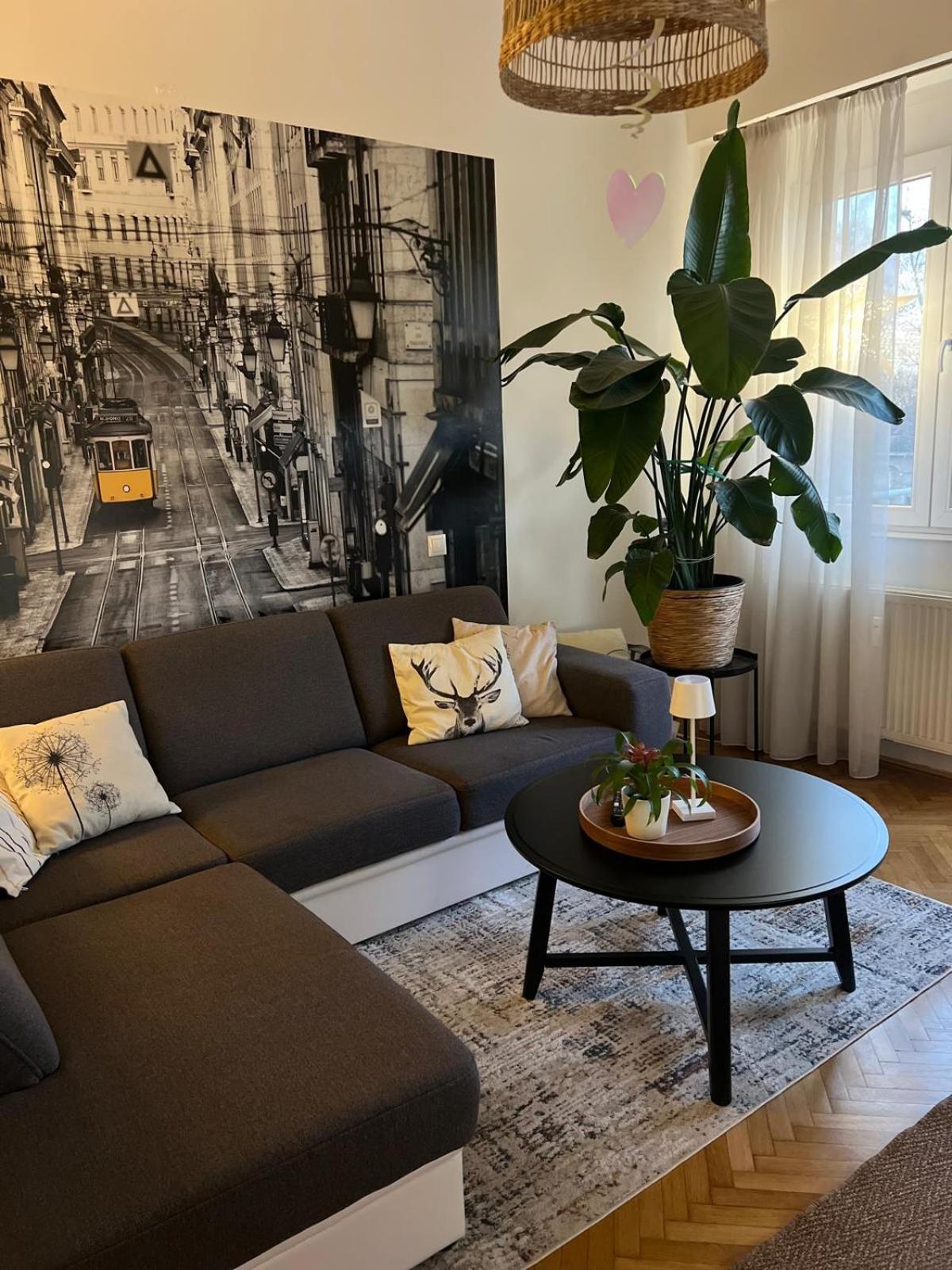 West Budapest Apartman Exterior photo